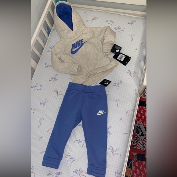 NWT Nike Set 2T